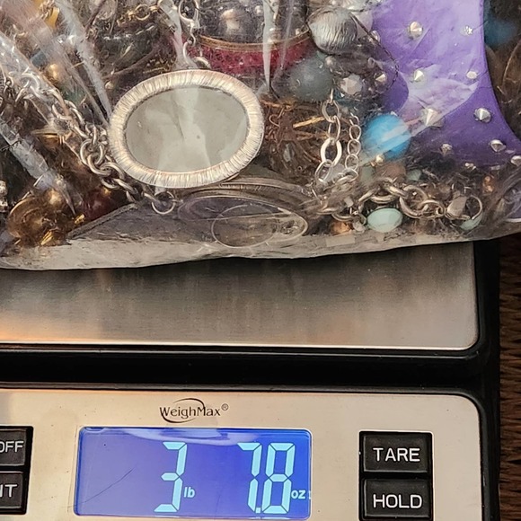 Large Jewelry Lot Over 3 POUNDS Untested Repairs Craft Junk Fashion Jewelry - Picture 4 of 4